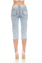 Load image into Gallery viewer, BETWEEN US HIGH RIST PLUS SIZE 3 BUTTONS ACID WASH DENIM CAPRIS