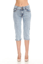 Load image into Gallery viewer, BETWEEN US HIGH RIST PLUS SIZE 3 BUTTONS ACID WASH DENIM CAPRIS