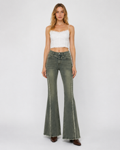 Load image into Gallery viewer, BEYOND US WOMEN HIGH RISE VINTAGE WASHED FLARE JEANS